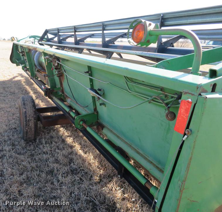 image for item DE8828 1994 John Deere 925 head