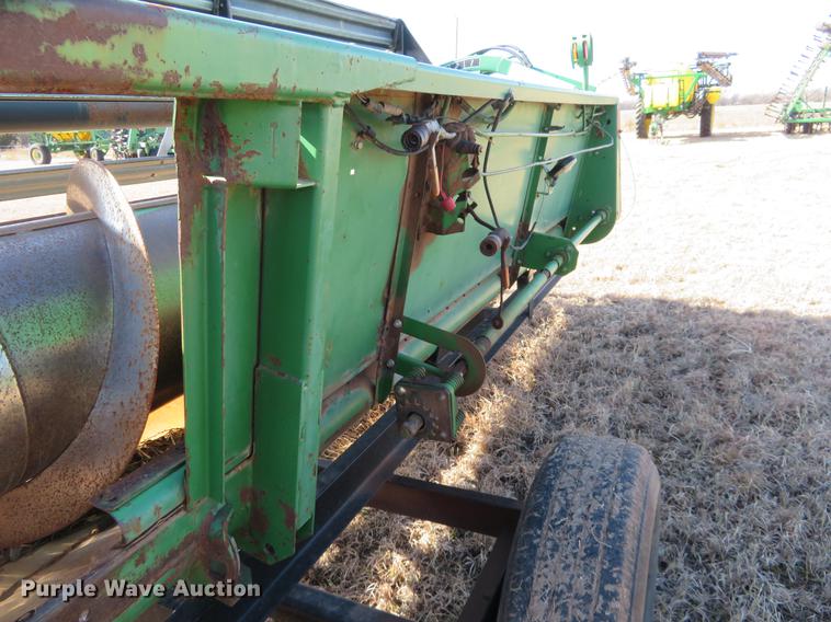 image for item DE8828 1994 John Deere 925 head