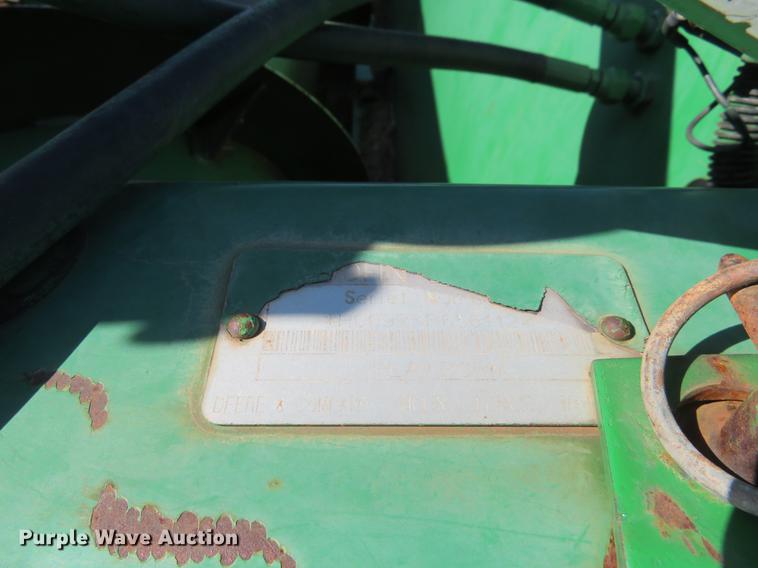 image for item DE8828 1994 John Deere 925 head
