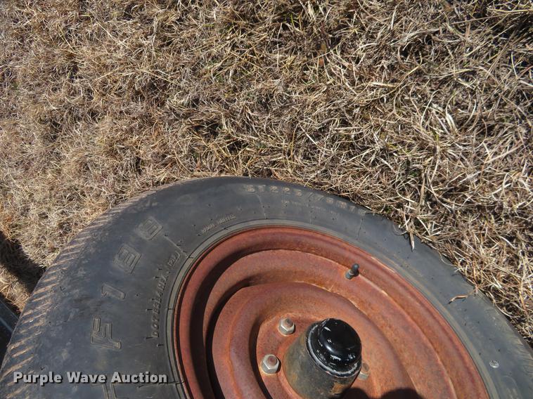 image for item DE8828 1994 John Deere 925 head