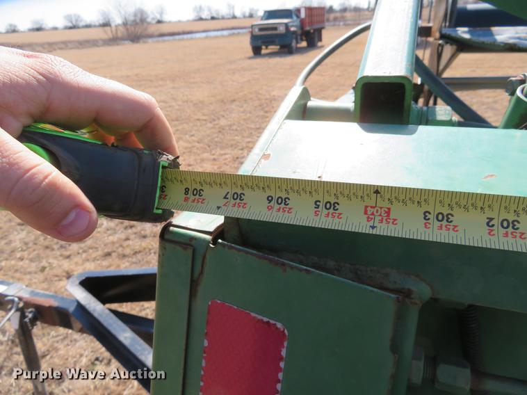 image for item DE8828 1994 John Deere 925 head