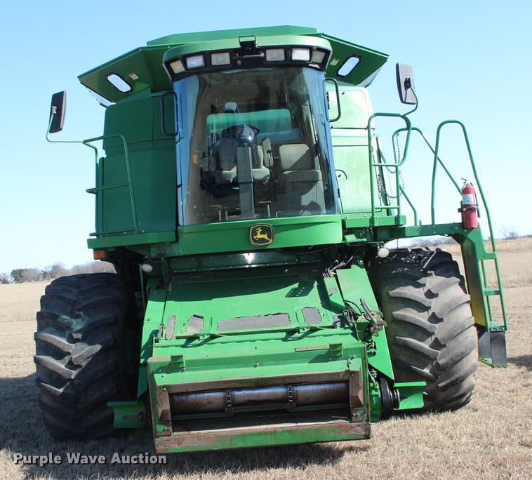 image for item DE8830 2004 John Deere 9660 combine