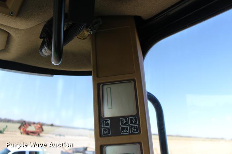 image for item DE8830 2004 John Deere 9660 combine