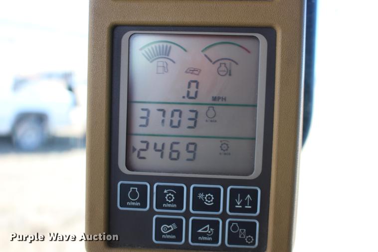 image for item DE8830 2004 John Deere 9660 combine