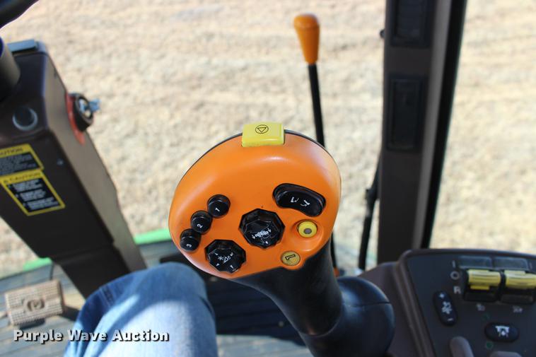 image for item DE8830 2004 John Deere 9660 combine