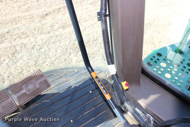 image for item DE8830 2004 John Deere 9660 combine