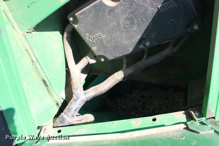 image for item DE8830 2004 John Deere 9660 combine