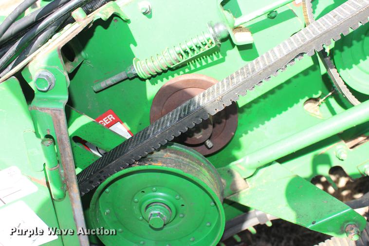 image for item DE8830 2004 John Deere 9660 combine