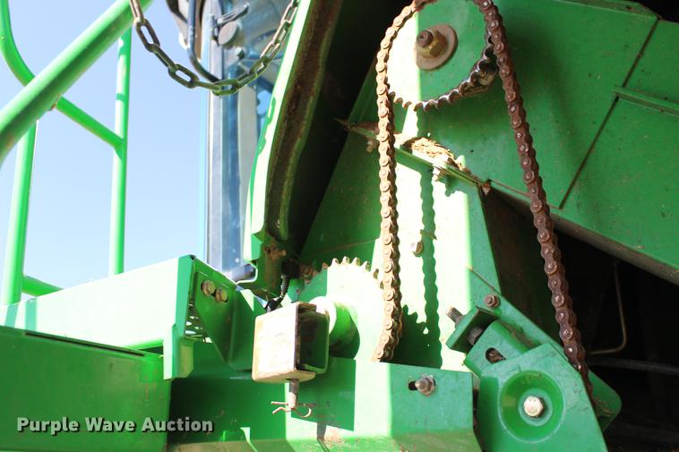 image for item DE8830 2004 John Deere 9660 combine