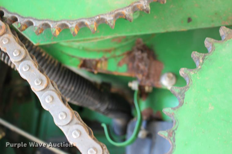 image for item DE8830 2004 John Deere 9660 combine