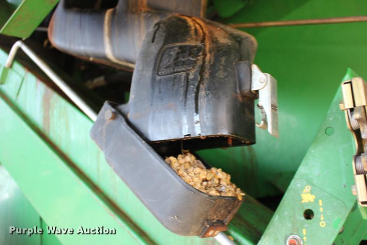 image for item DE8830 2004 John Deere 9660 combine