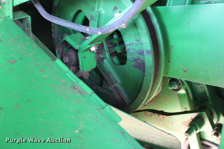 image for item DE8830 2004 John Deere 9660 combine