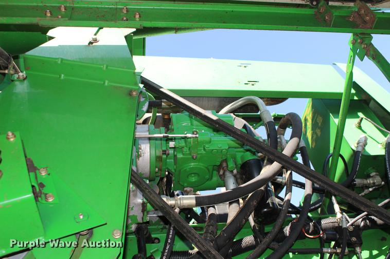 image for item DE8830 2004 John Deere 9660 combine