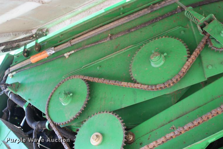 image for item DE8830 2004 John Deere 9660 combine