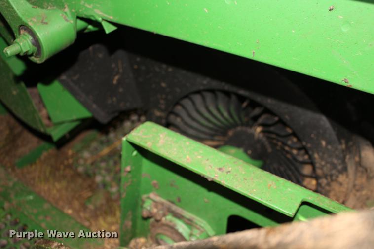 image for item DE8830 2004 John Deere 9660 combine