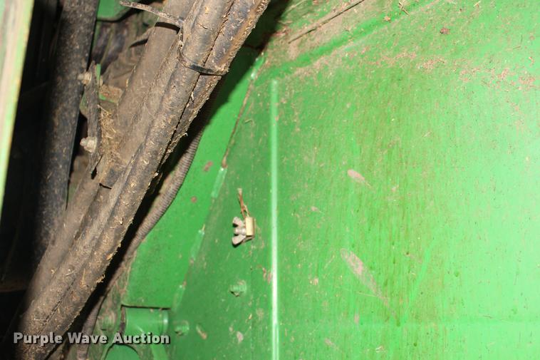 image for item DE8830 2004 John Deere 9660 combine