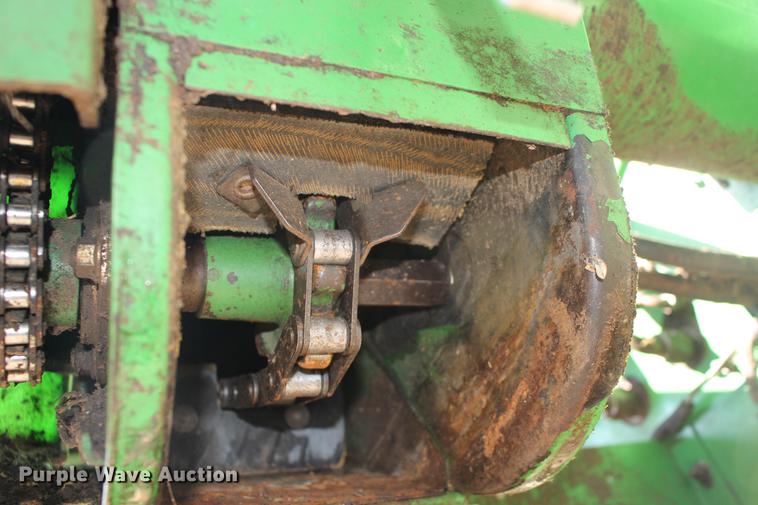 image for item DE8830 2004 John Deere 9660 combine