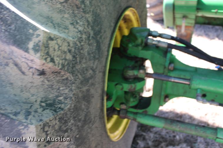 image for item DE8830 2004 John Deere 9660 combine