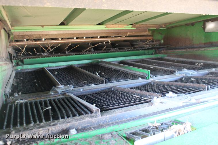 image for item DE8830 2004 John Deere 9660 combine