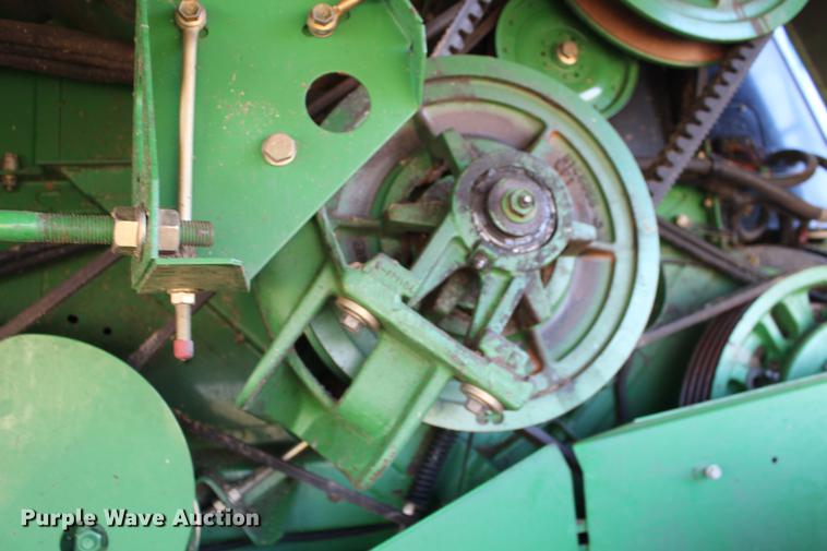 image for item DE8830 2004 John Deere 9660 combine