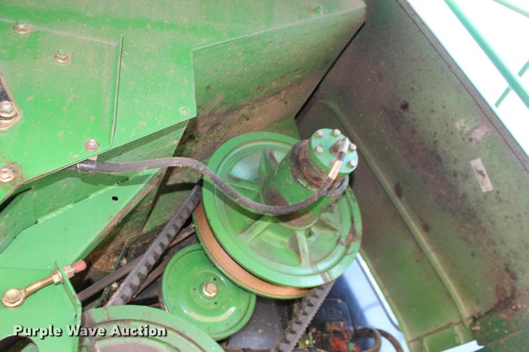 image for item DE8830 2004 John Deere 9660 combine