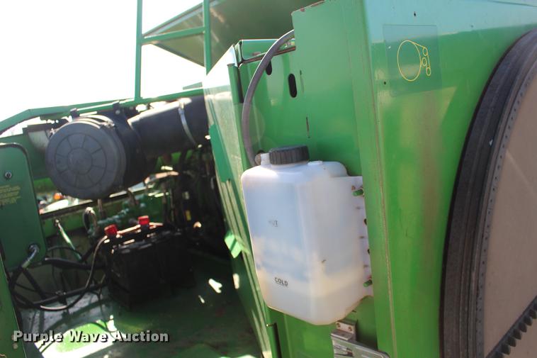 image for item DE8830 2004 John Deere 9660 combine