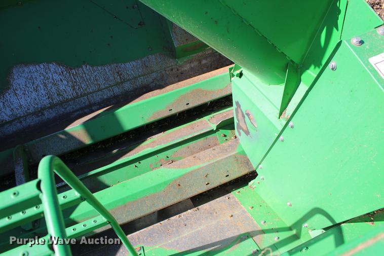 image for item DE8830 2004 John Deere 9660 combine