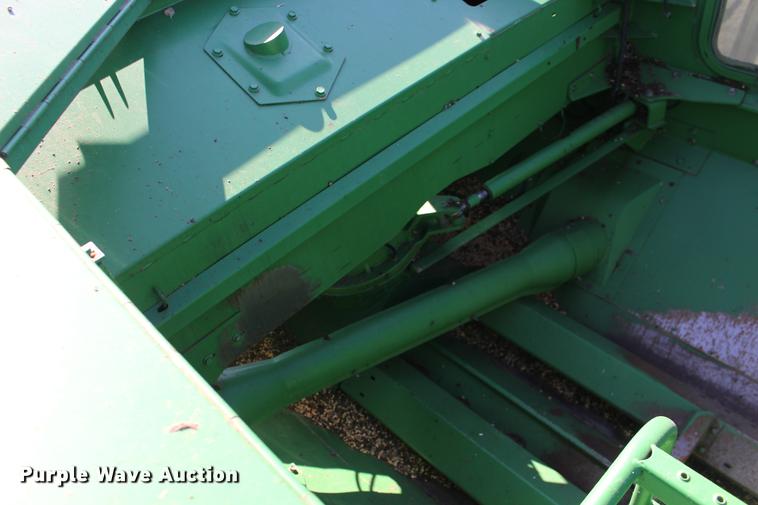 image for item DE8830 2004 John Deere 9660 combine