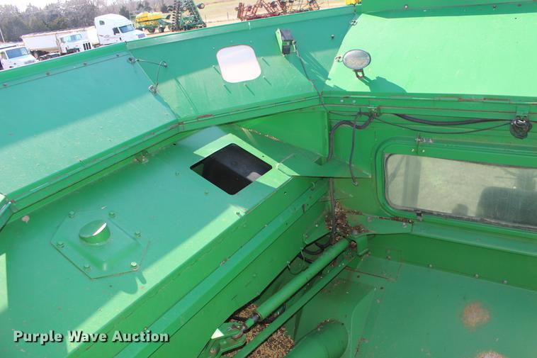 image for item DE8830 2004 John Deere 9660 combine