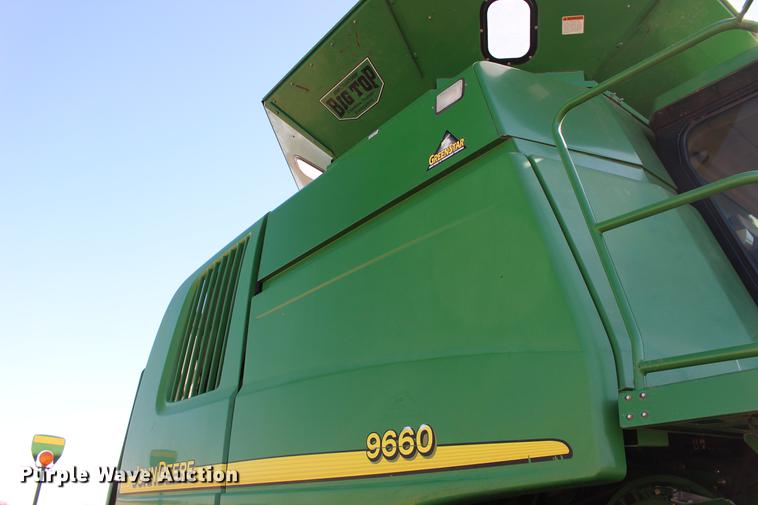 image for item DE8830 2004 John Deere 9660 combine