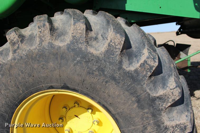 image for item DE8830 2004 John Deere 9660 combine