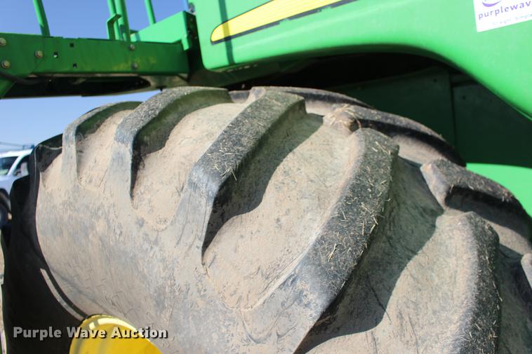 image for item DE8830 2004 John Deere 9660 combine
