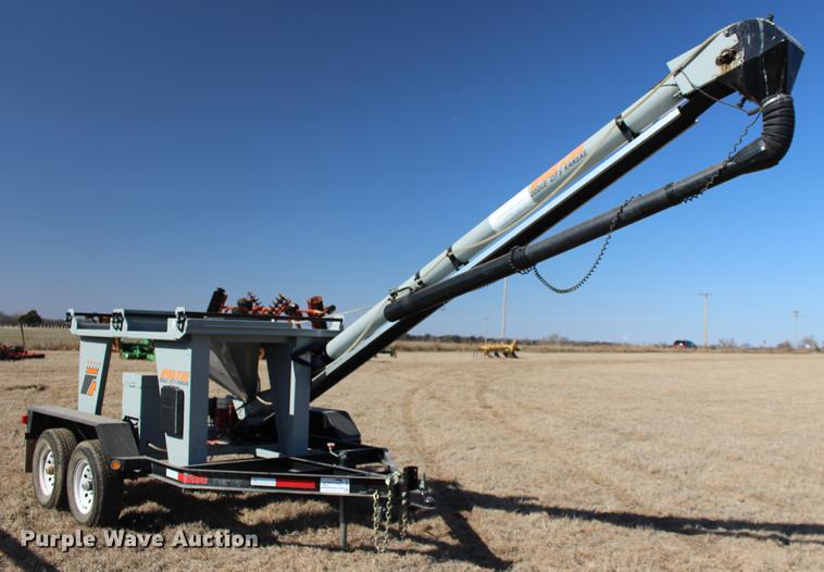 image for item DE8831 CrustBuster Tote G 90783200 seed tender