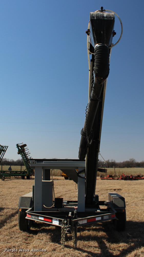 image for item DE8831 CrustBuster Tote G 90783200 seed tender