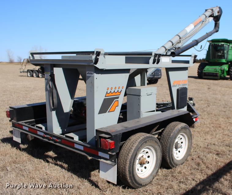 image for item DE8831 CrustBuster Tote G 90783200 seed tender