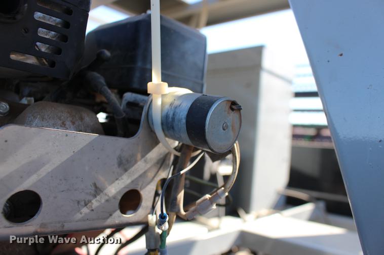 image for item DE8831 CrustBuster Tote G 90783200 seed tender