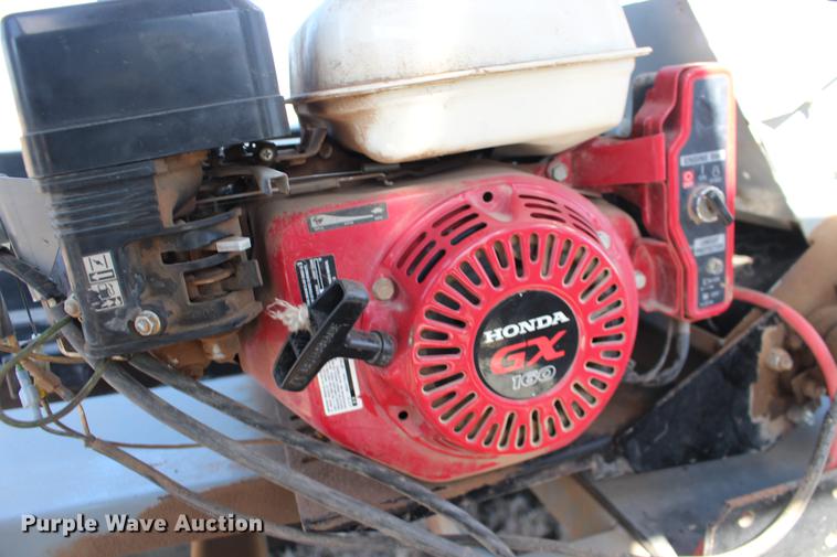 image for item DE8831 CrustBuster Tote G 90783200 seed tender