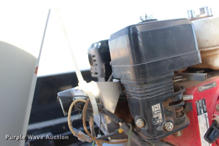 image for item DE8831 CrustBuster Tote G 90783200 seed tender