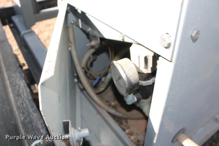 image for item DE8831 CrustBuster Tote G 90783200 seed tender