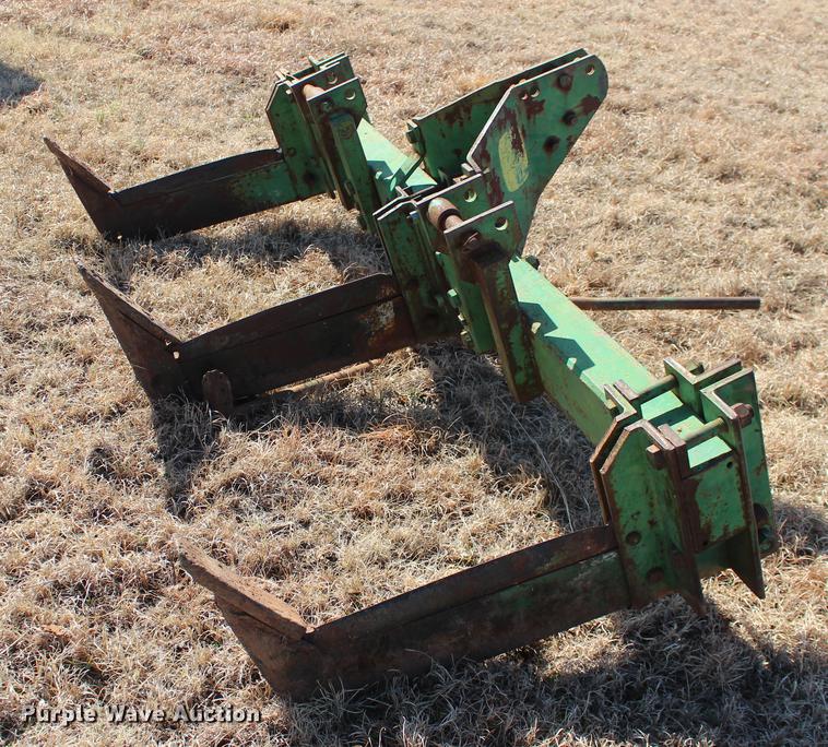 image for item DE8832 John Deere ripper
