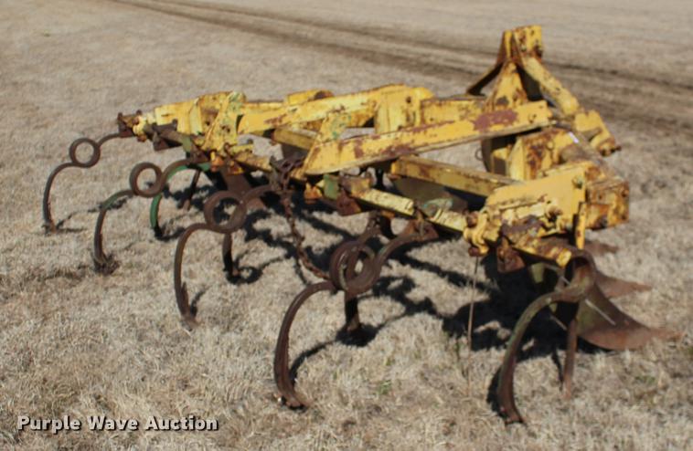 image for item DE8833 Big Ox 705 ripper