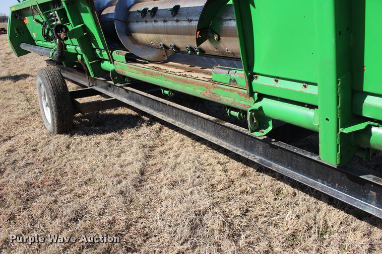 image for item DE8834 2004 John Deere 630F Hydraflex head
