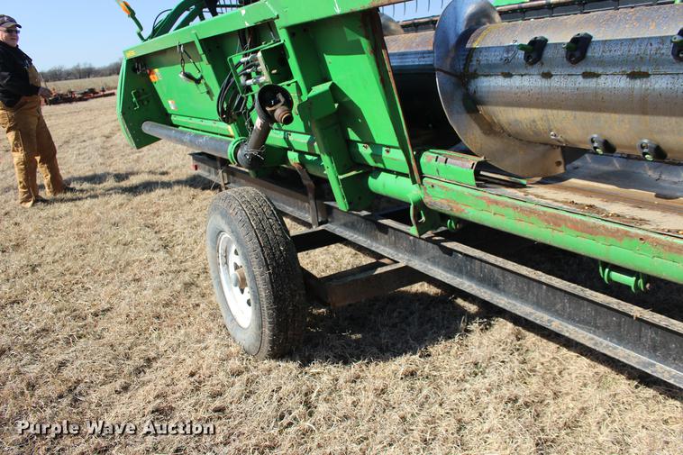 image for item DE8834 2004 John Deere 630F Hydraflex head