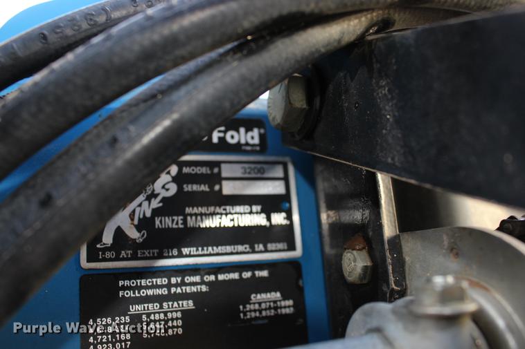 image for item DE8835 Kinze 3200 no-till planter