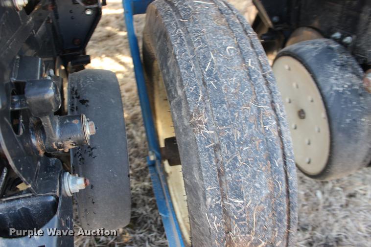 image for item DE8835 Kinze 3200 no-till planter