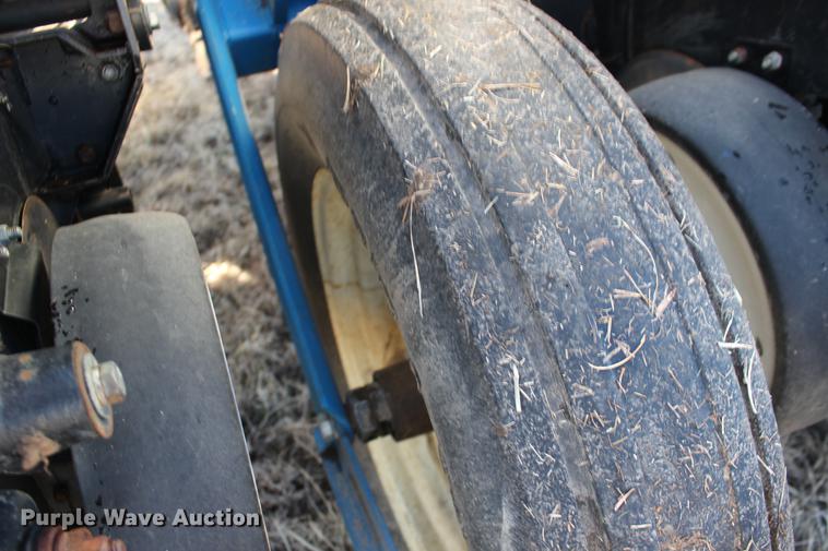 image for item DE8835 Kinze 3200 no-till planter