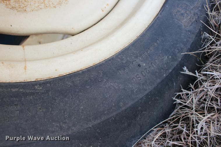 image for item DE8835 Kinze 3200 no-till planter