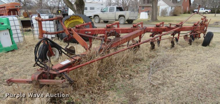 image for item DE8836 International six bottom plow