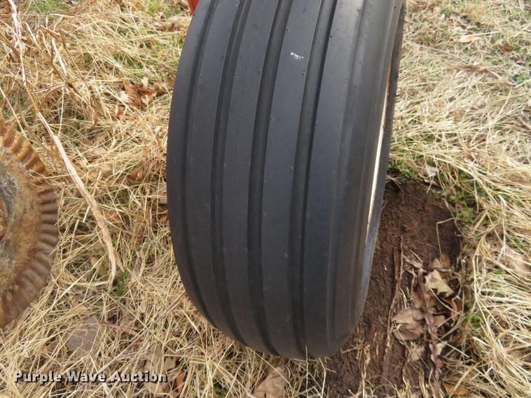 image for item DE8836 International six bottom plow