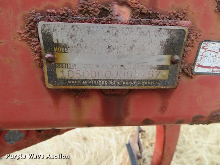 image for item DE8836 International six bottom plow